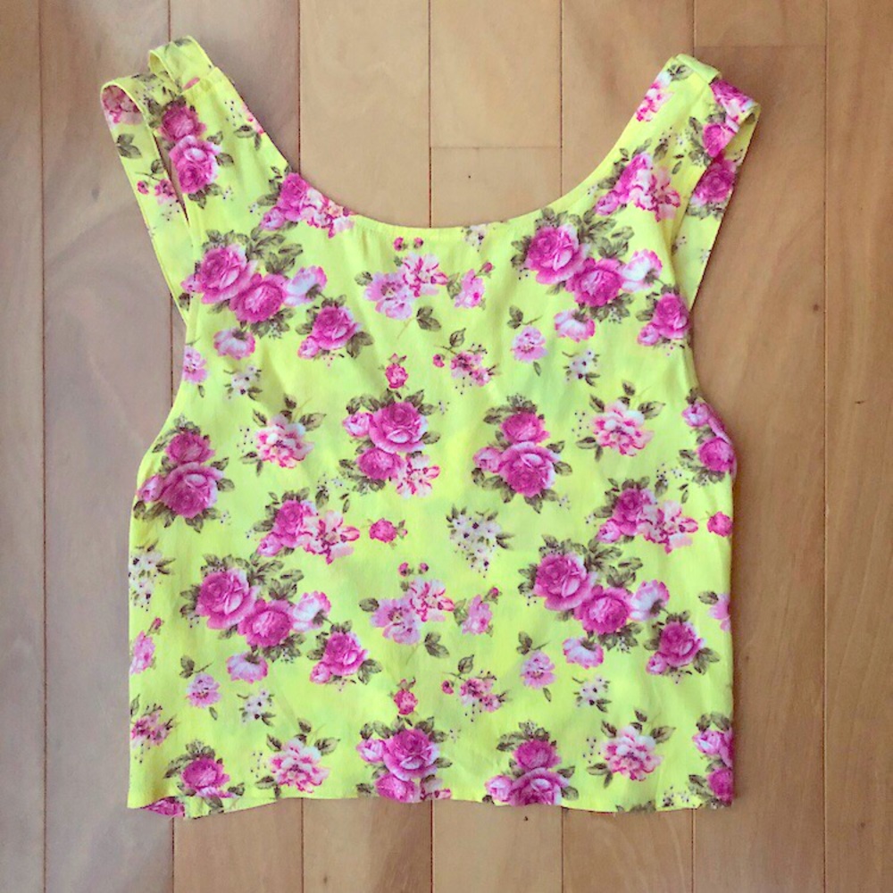 NWOT Floral Open Criss-Cross Back Crop Top